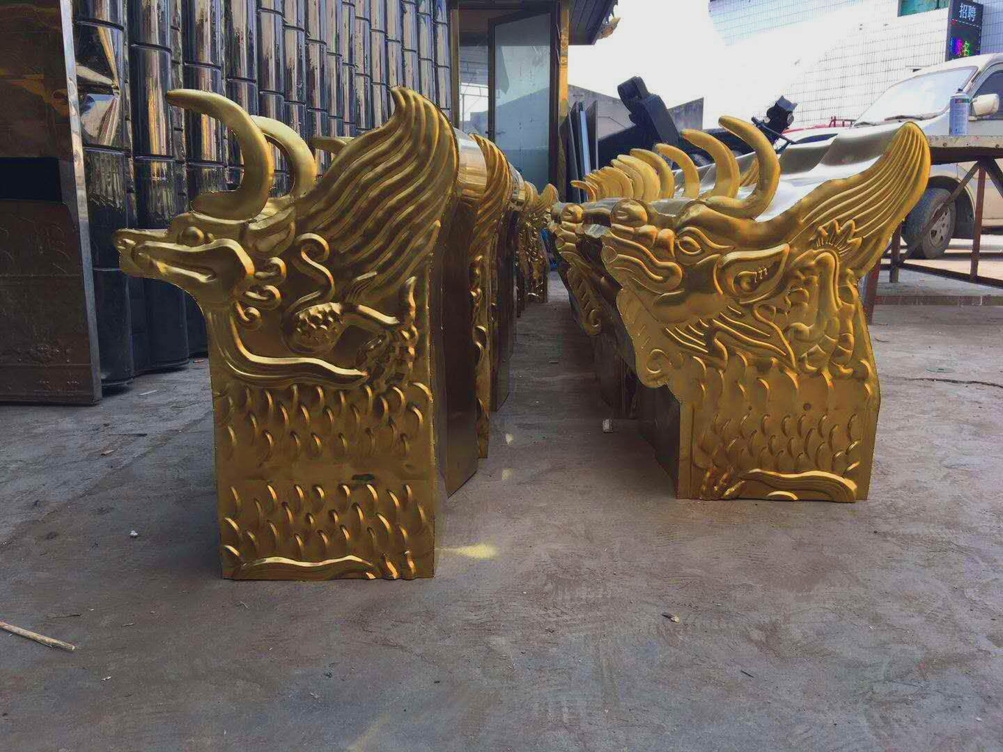仿古屋脊金屬垂獸