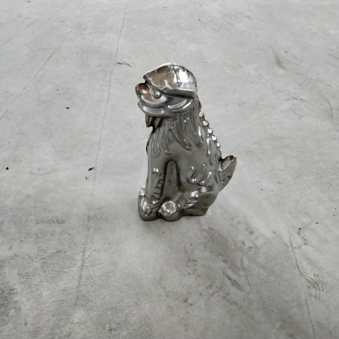 屋檐金屬走獸